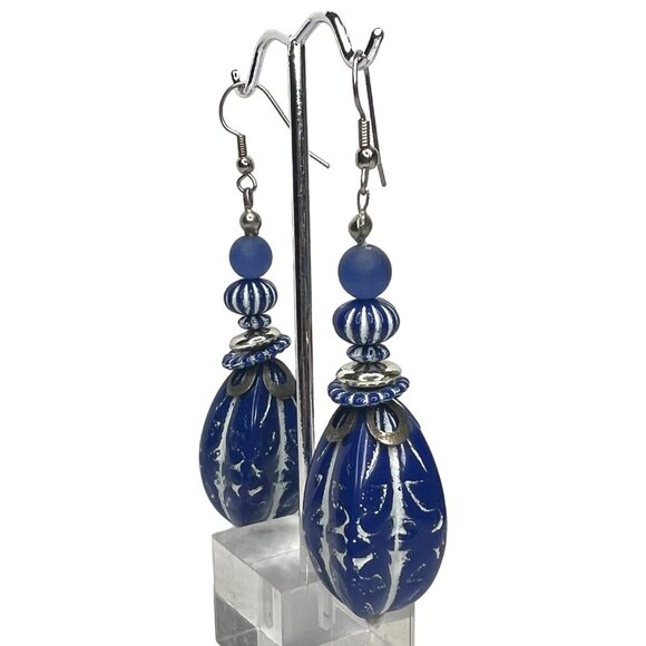 Vintage long dangle blue and white acrylic beaded earrings - Picture 3 of 3